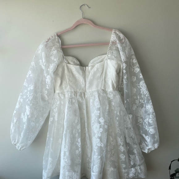 Lulu's Cream Bridal Gown with Sweetheart Neckline and Bishop Sleeves - Picture 3 of 4